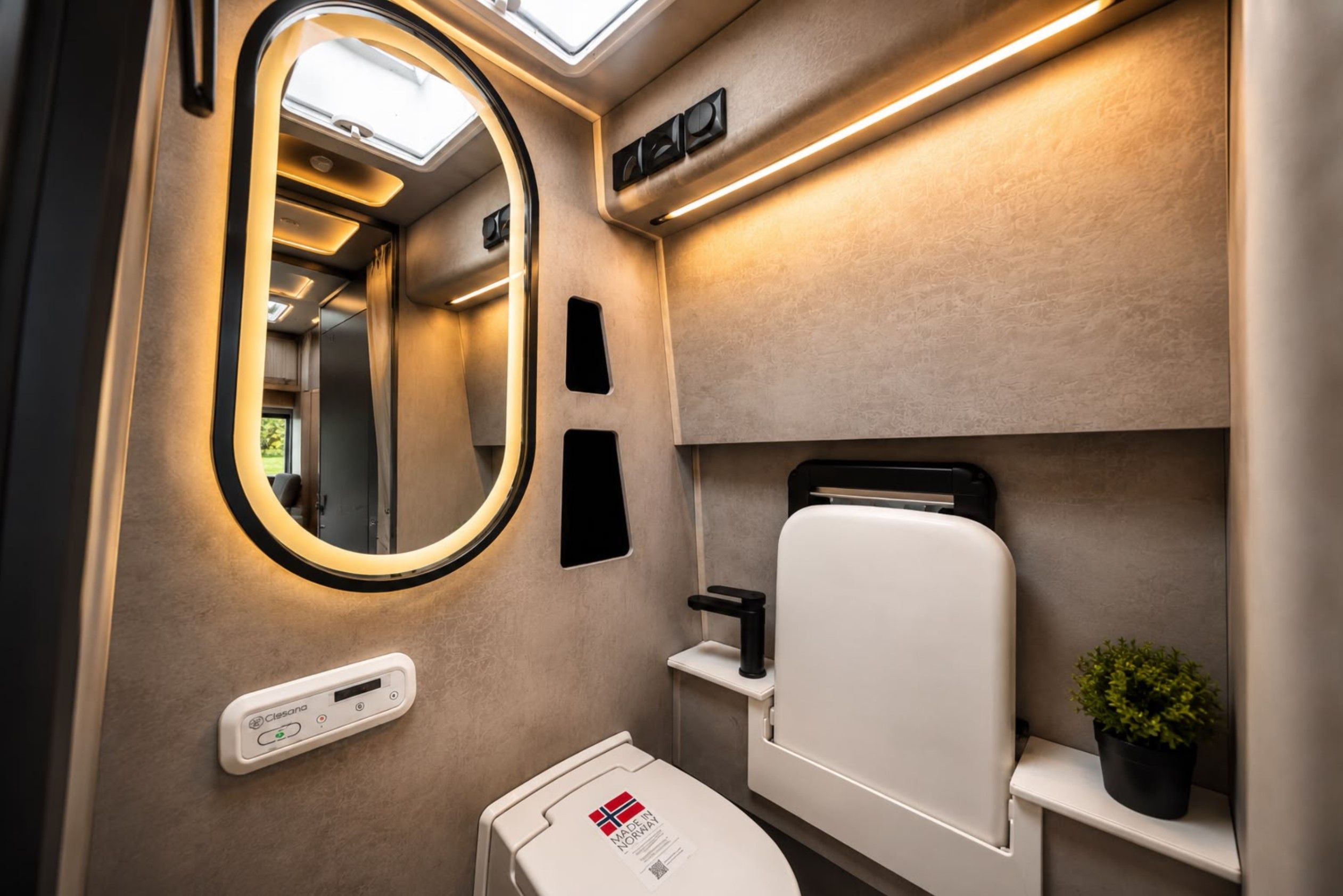 Wiemobil Sprinter 742 4x4 Brandlhof mit Hochbett und XXL-Bad