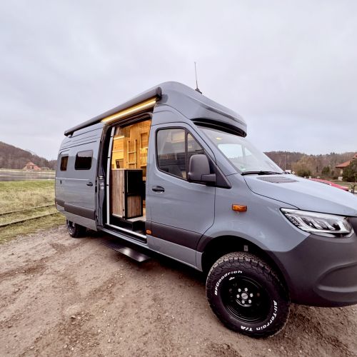 Lagerfahrzeug 4x4